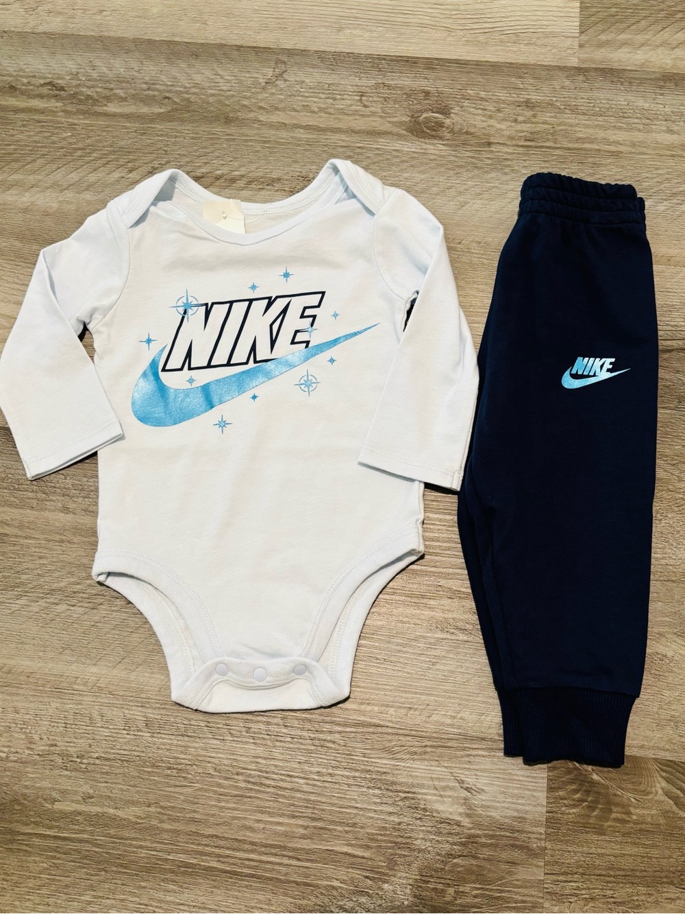 Nike baby long sleeve onesie bodysuit and joggers sweatpants 12 months set